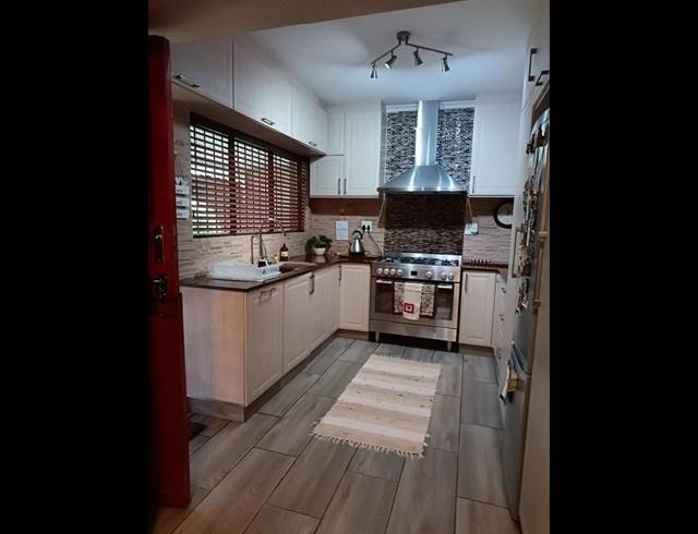 3 BEDROOM HOUSE FOR SALE IN YELLOWWOOD PARK